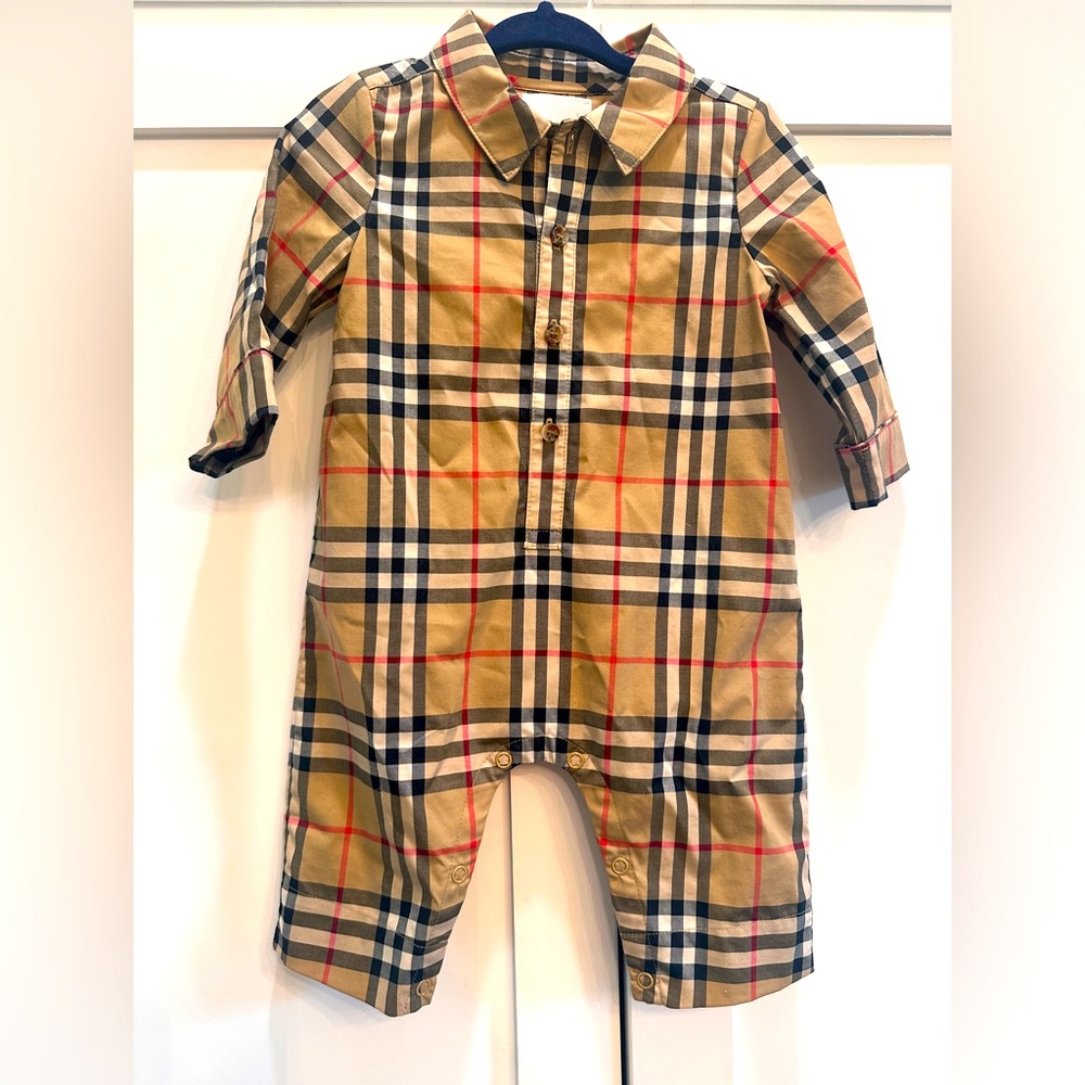 Burberry baby outfit